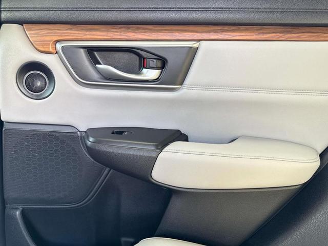 Photo of 2022 Lunar Silver Metallic Honda CR-V Hybrid