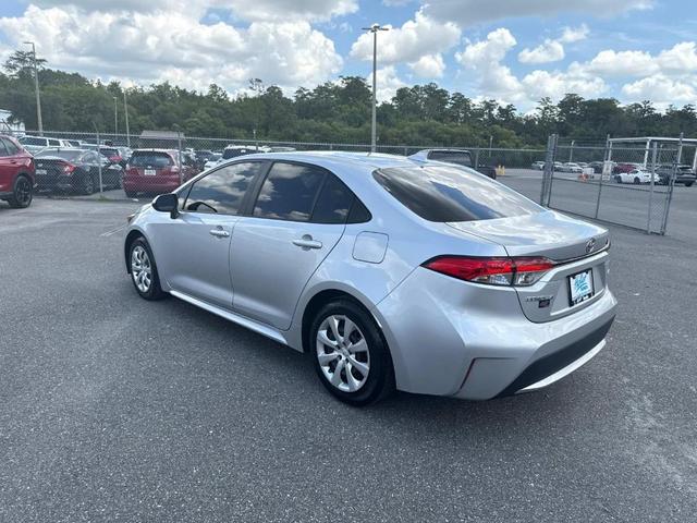 Photo of 2022 Classic Silver Metallic Toyota Corolla