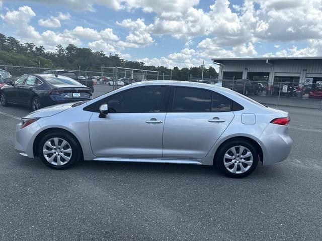 Photo of 2022 Classic Silver Metallic Toyota Corolla