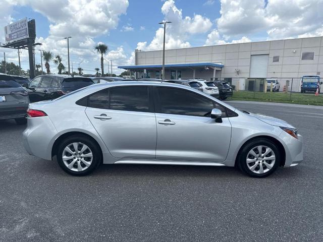 Photo of 2022 Classic Silver Metallic Toyota Corolla