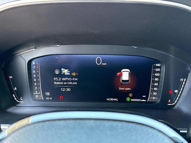 Photo of 2025 Platinum White Pearl Honda Pilot