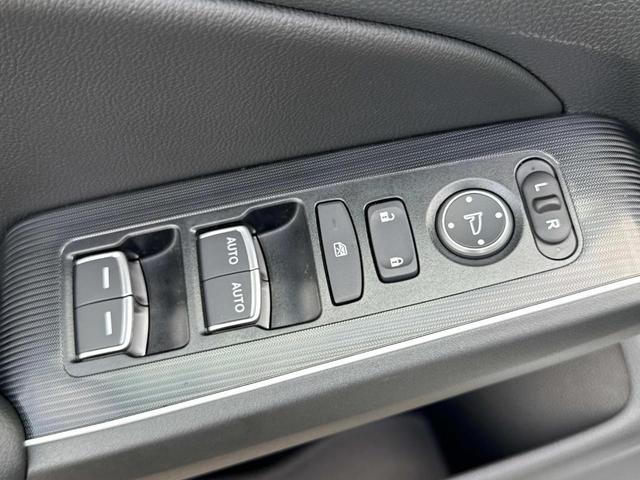 Photo of 2025 Solar Silver Metallic Honda Civic Hybrid