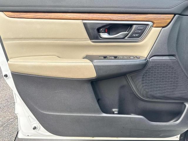 Photo of 2019 Platinum White Pearl Honda CR-V