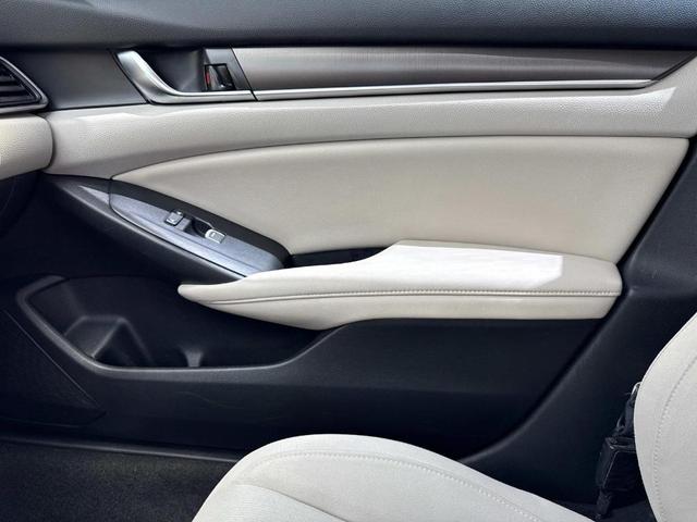 Photo of 2019 Platinum White Pearl Honda Accord