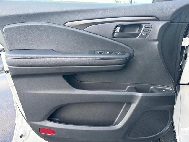 Photo of 2025 Platinum White Pearl Honda Ridgeline