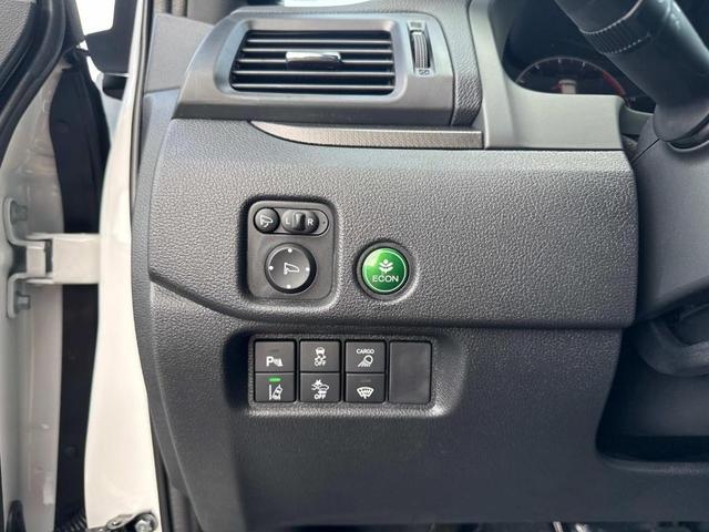 Photo of 2025 Platinum White Pearl Honda Ridgeline