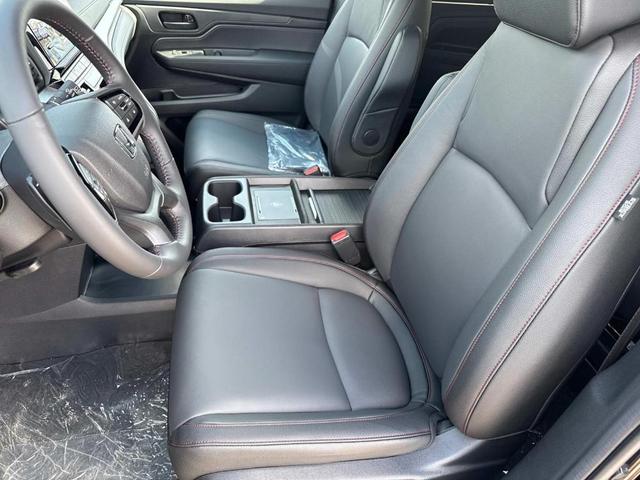 Photo of 2025 Crystal Black Pearl Honda Odyssey