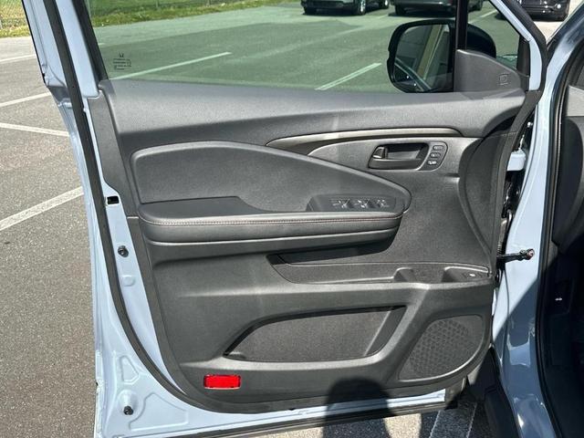 Photo of 2025 Sonic Gray Pearl Honda Ridgeline