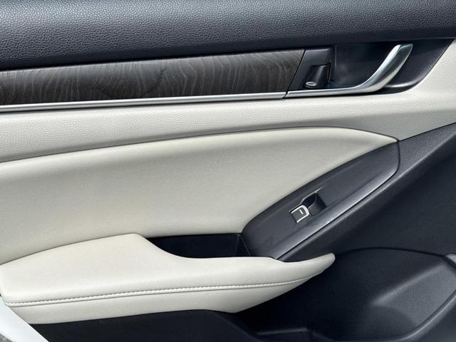 Photo of 2019 Platinum White Pearl Honda Accord
