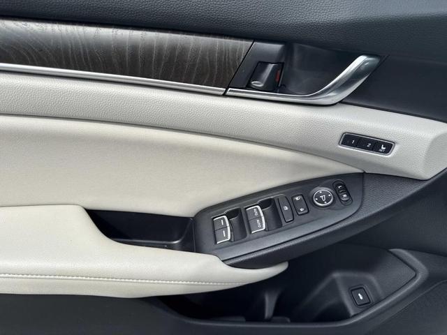 Photo of 2019 Platinum White Pearl Honda Accord
