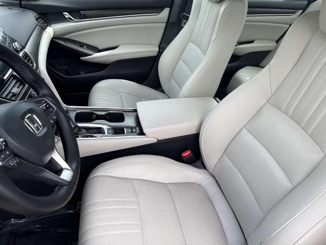 Photo of 2019 Platinum White Pearl Honda Accord