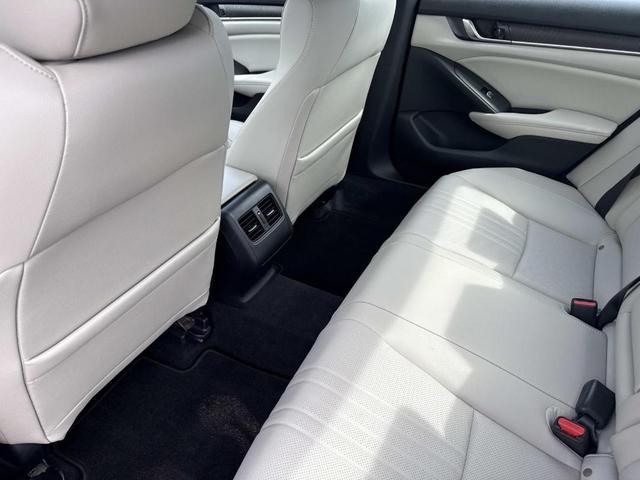Photo of 2019 Platinum White Pearl Honda Accord