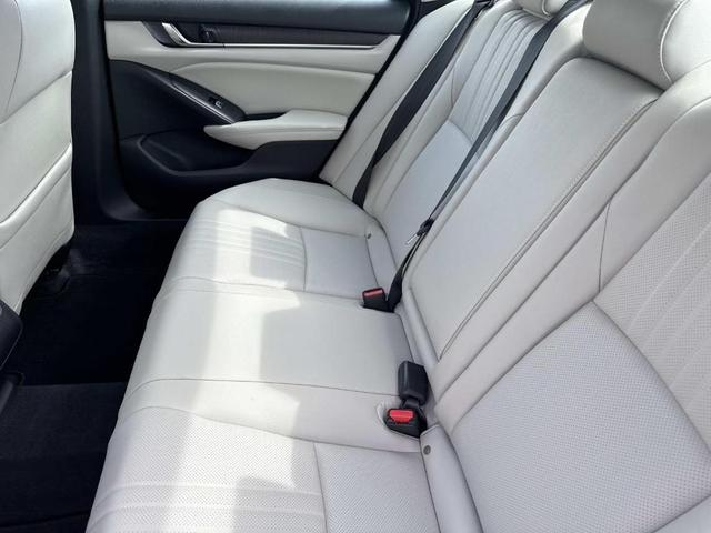 Photo of 2019 Platinum White Pearl Honda Accord