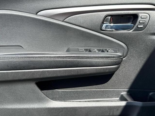 Photo of 2022 Sonic Gray Pearl Honda Pilot