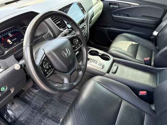 Photo of 2022 Sonic Gray Pearl Honda Pilot