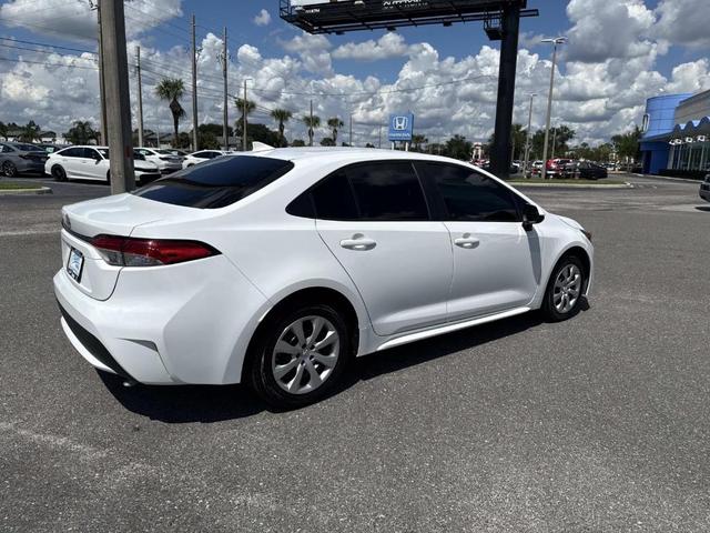 Photo of 2022 Classic Silver Metallic Toyota Corolla