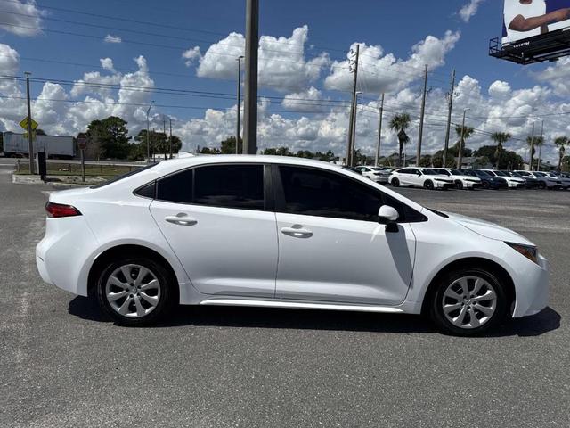 Photo of 2022 Classic Silver Metallic Toyota Corolla