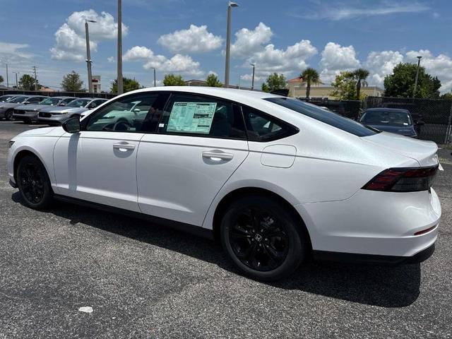 Photo of 2025 Platinum White Pearl Honda Accord