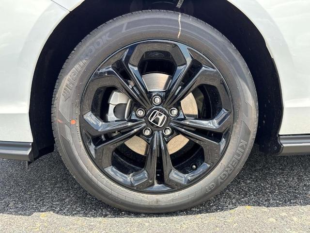 Photo of 2025 Platinum White Pearl Honda Accord