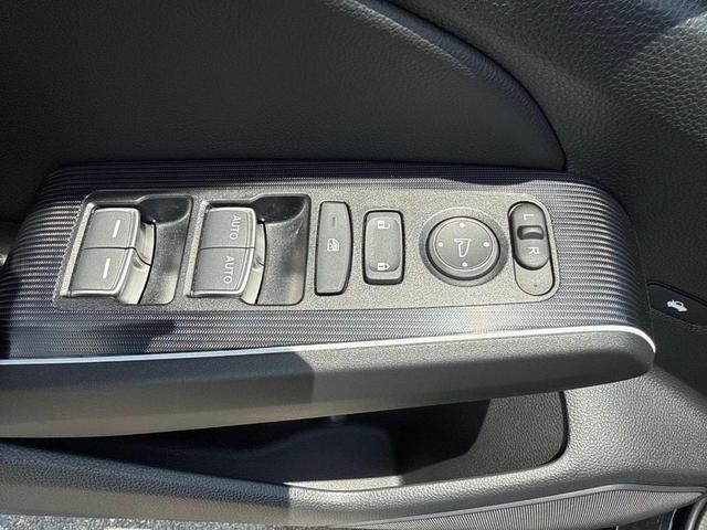 Photo of 2025 Crystal Black Pearl Honda Civic Hybrid