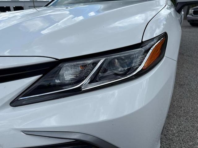 Photo of 2022 Super White Toyota Camry