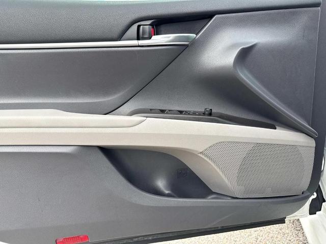 Photo of 2022 Super White Toyota Camry