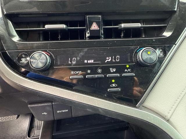 Photo of 2022 Super White Toyota Camry