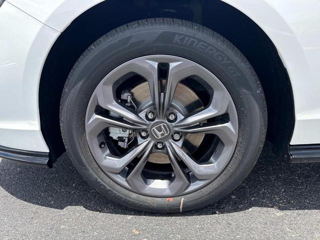 Photo of 2025 Platinum White Pearl Honda Accord Hybrid