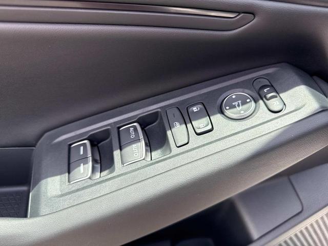 Photo of 2025 Platinum White Pearl Honda Accord Hybrid