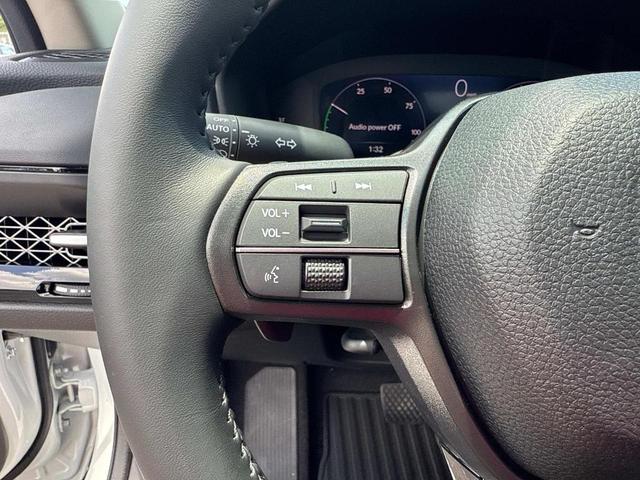 Photo of 2025 Platinum White Pearl Honda Accord Hybrid