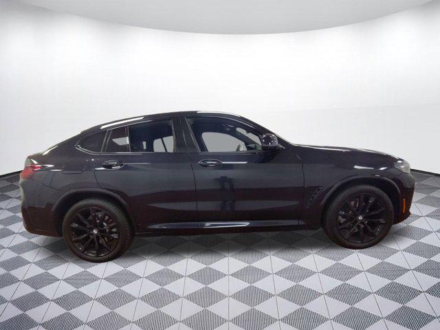 Photo of 2022 Carbon Black Metallic BMW X4