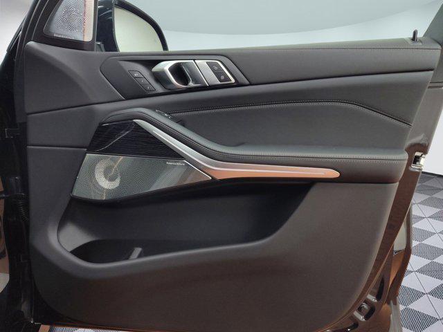 Photo of 2026 Black Sapphire Metallic BMW X7