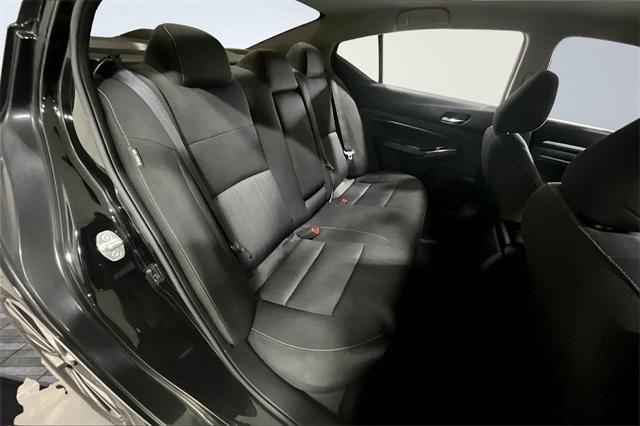Photo of 2021 Black Nissan Altima