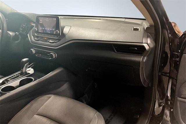 Photo of 2021 Black Nissan Altima