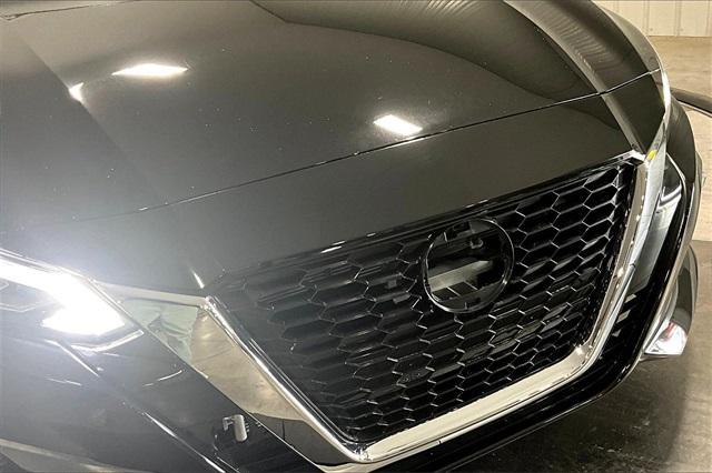 Photo of 2021 Black Nissan Altima