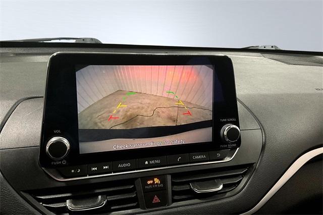 Photo of 2021 Black Nissan Altima