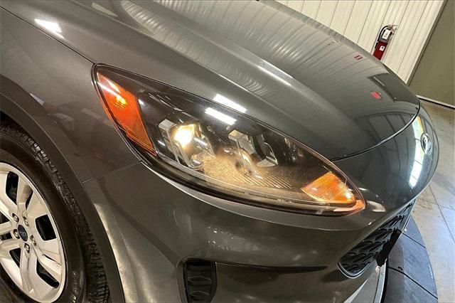 Photo of 2022 Carbonized Gray Metallic Ford Escape