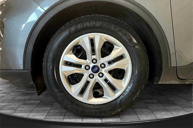 Photo of 2022 Carbonized Gray Metallic Ford Escape