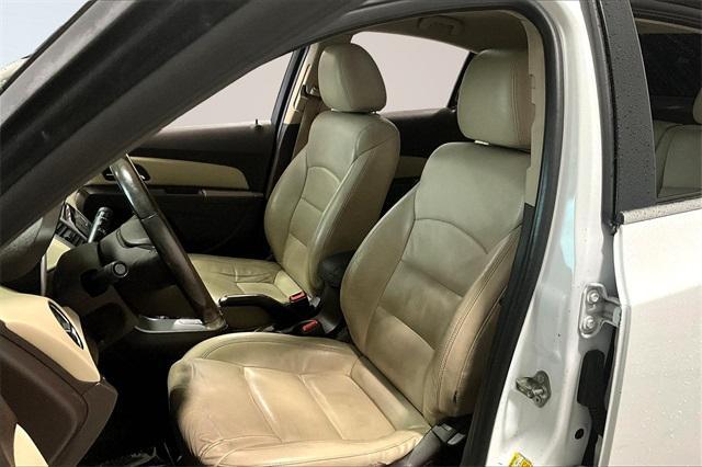 Photo of 2012 Summit White Chevrolet Cruze