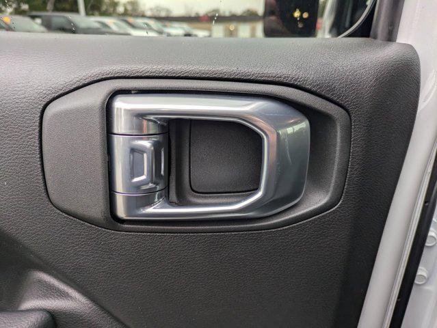 Photo of 2025 Bright White Clearcoat Jeep Wrangler