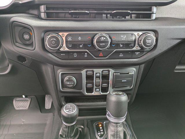Photo of 2025 Bright White Clearcoat Jeep Wrangler