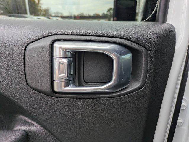 Photo of 2025 Bright White Clearcoat Jeep Wrangler
