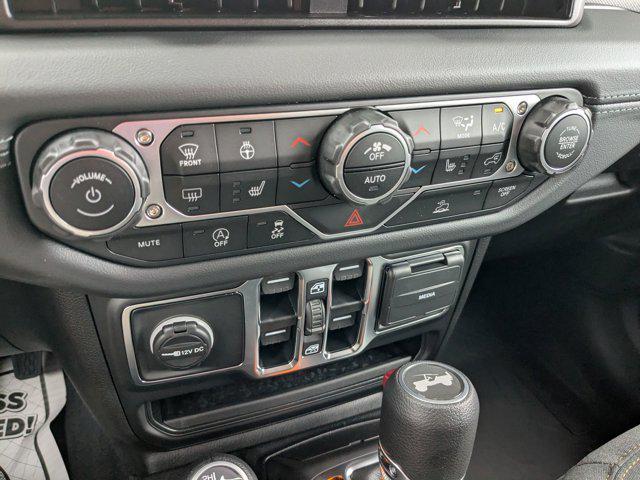 Photo of 2025 Black Clearcoat Jeep Wrangler