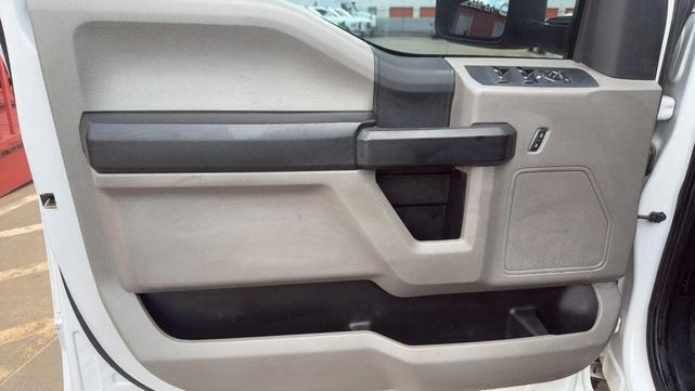 Photo of 2019 Oxford White Ford F-250