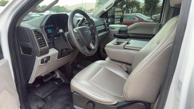 Photo of 2019 Oxford White Ford F-250