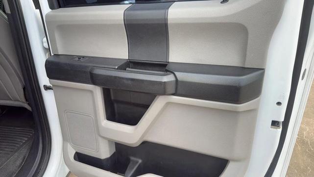 Photo of 2019 Oxford White Ford F-250