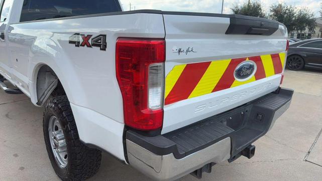 Photo of 2019 Oxford White Ford F-250