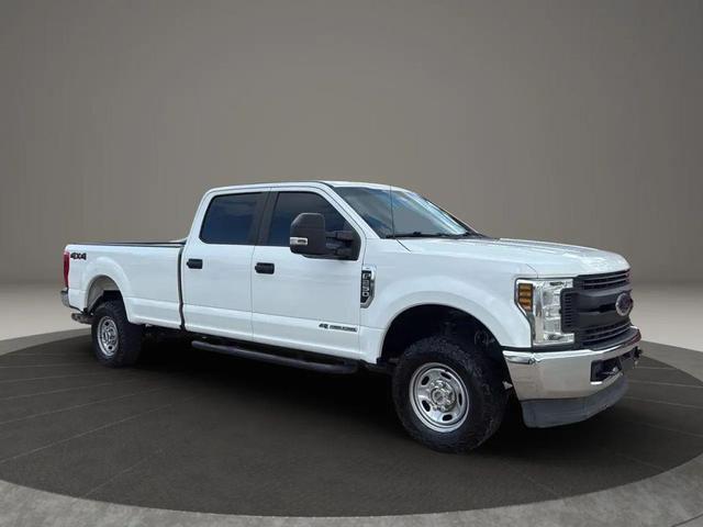 Photo of 2019 Oxford White Ford F-250