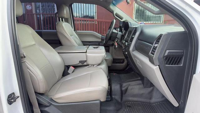Photo of 2019 Oxford White Ford F-250