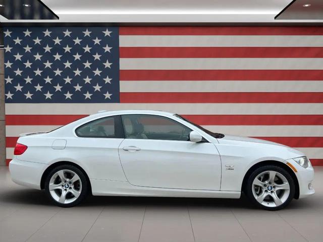 Photo of 2012 White BMW 335